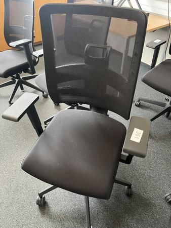 NEUD�RFLER-Viasit Drehstuhl schwarz mit Armlehne