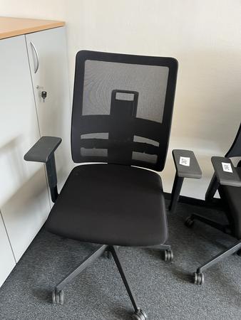 NEUD�RFLER-Viasit Drehstuhl schwarz mit Armlehne