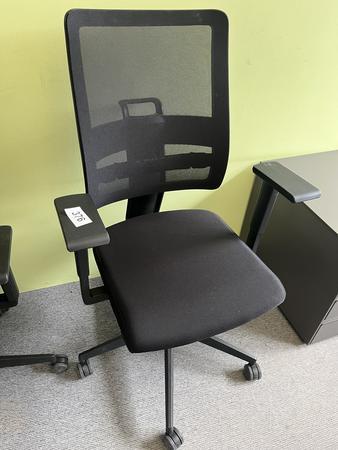 NEUD�RFLER-Viasit Drehstuhl schwarz mit Armlehne