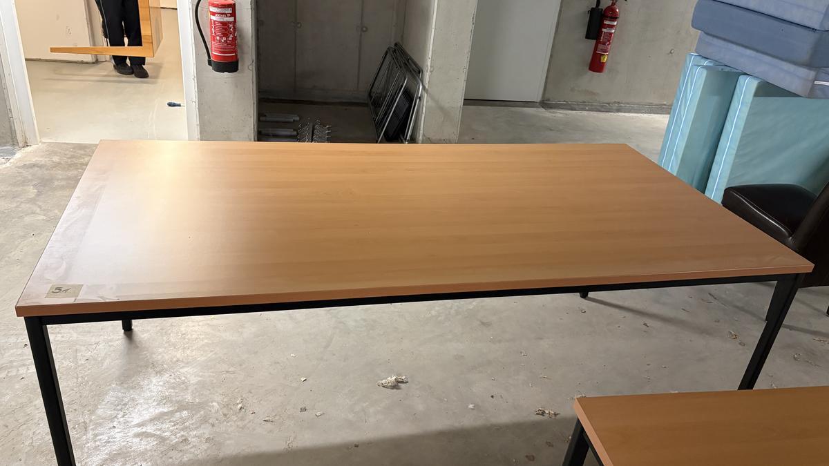 Besprechungstisch ca. 200Lx100Bx75Hcm?d=2026-06-06 00:01:07