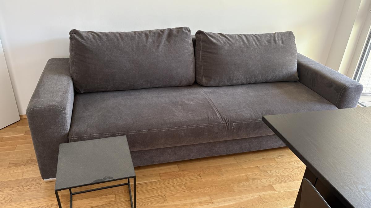 Sofa, ca. 240Lx84Bx76Hcm, ausgeklappt 178Bcm Stoffbezug, dunkelgrau?d=2026-06-06 01:22:11