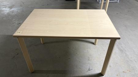 Tisch ca. 120Lx80Bx75Hcm, Holz