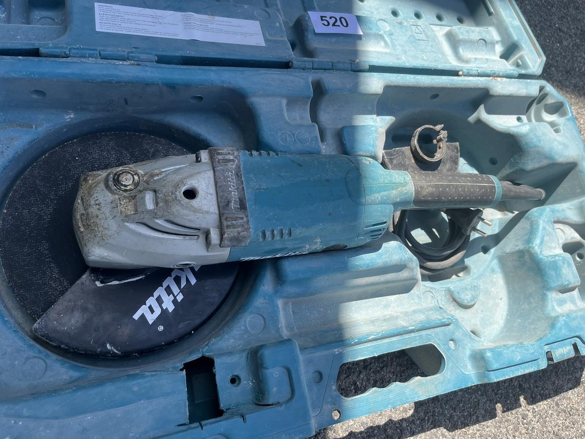 Makita Winkelschleifer 230 Type GA 9020 WS 230er im Koffer?d=2026-06-13 11:49:52