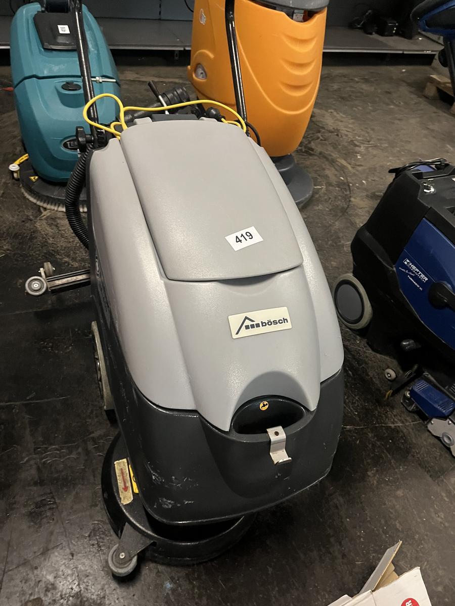 Nilfisk BA 410 Bodenreinigungsmaschine + 8 Stk. Schubscheiben?d=2026-06-06 01:23:19