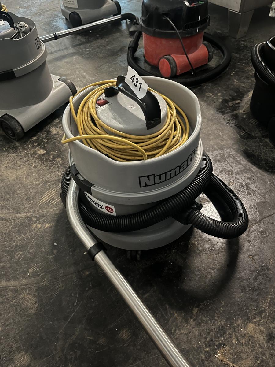 Gewerbestaubsauger Fab. Numatic mit Schlauch