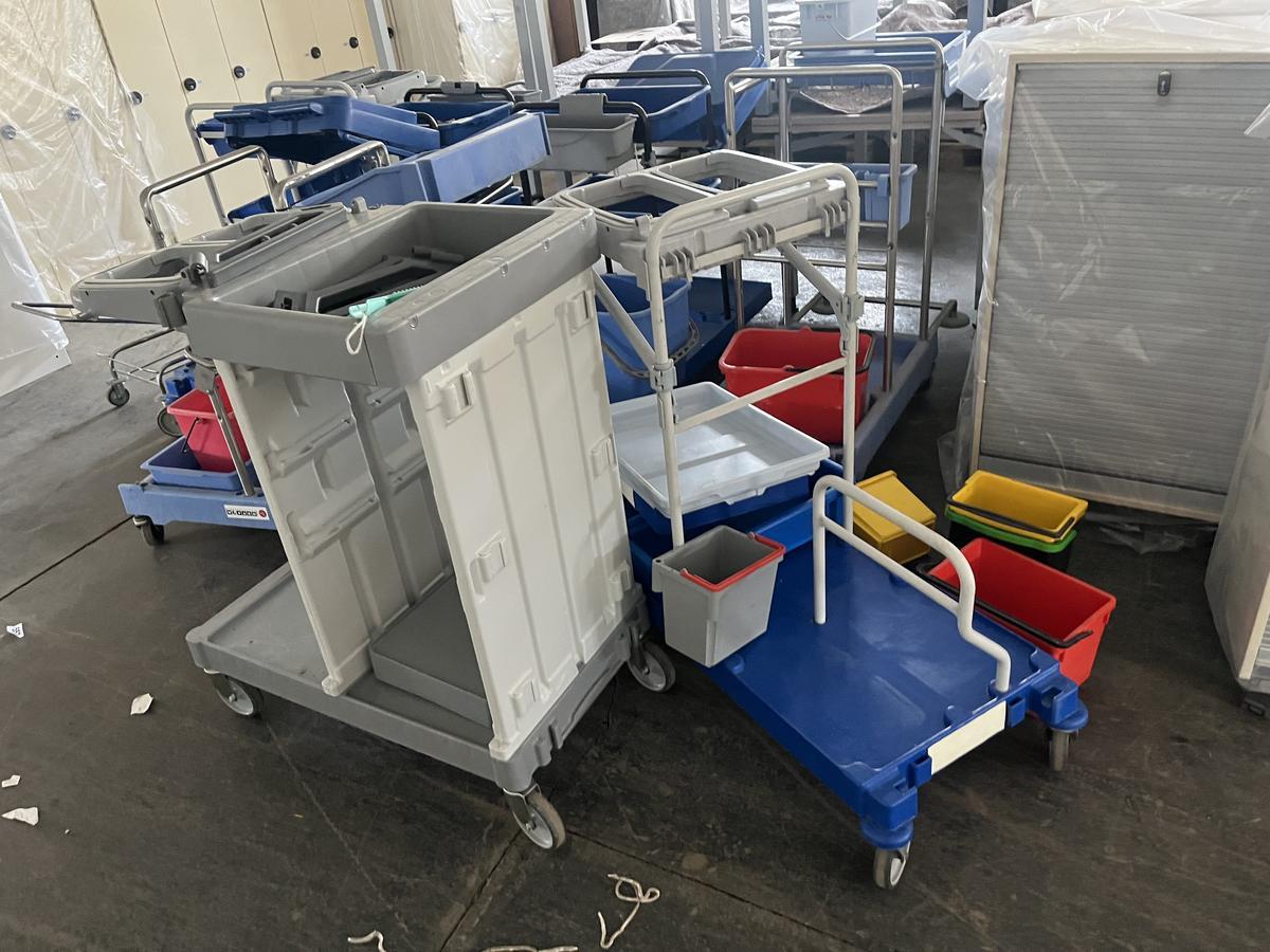 10 Stk. besch&auml;digte Reinigungswagen (Ersatzteiltr&auml;ger)?d=2026-06-06 01:22:56