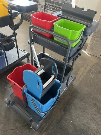 Reinigungswagen mit Abfallbeh�lter, Eimerset und Presse