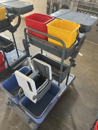 Reinigungswagen mit Abfallbeh�lter, Eimerset und Presse