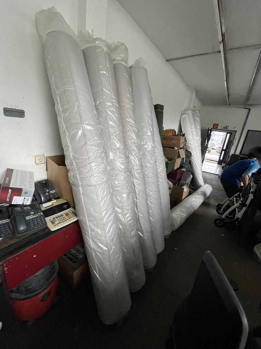 9 Rollen Sembella Bezugsstoff J 319 = ca.380 lfm mit 235 cm Breite?d=2026-06-13 11:48:46