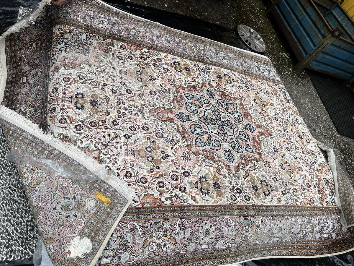 Seidenteppich Ausstellungsst&uuml;ck 270x185 cm?d=2026-06-13 11:49:52