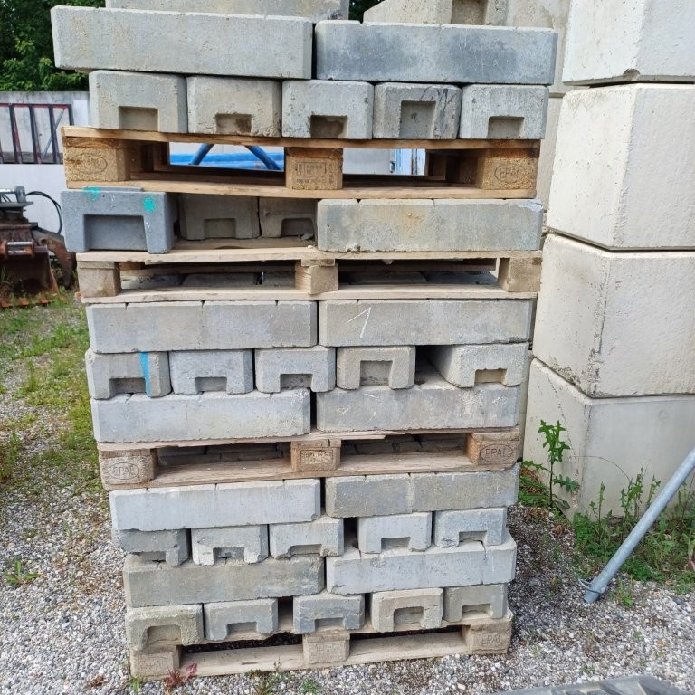 ca. 24 Stk. Betonsteine f&uuml;r Bauzaun?d=2026-07-28 18:39:00