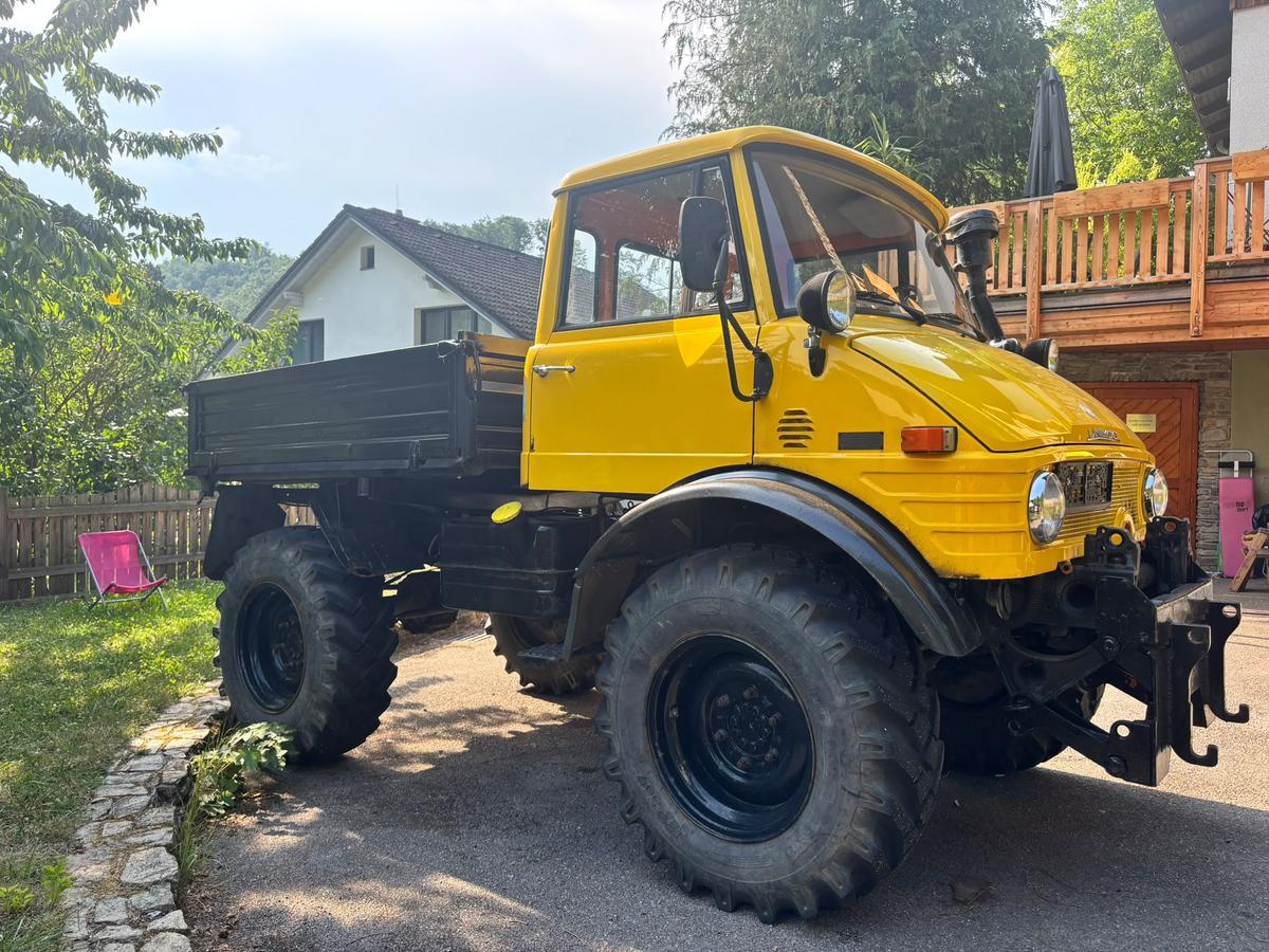 UNIMOG 406 zweiachsige Zugmaschine mit geschlossenem F&uuml;hrerhaus