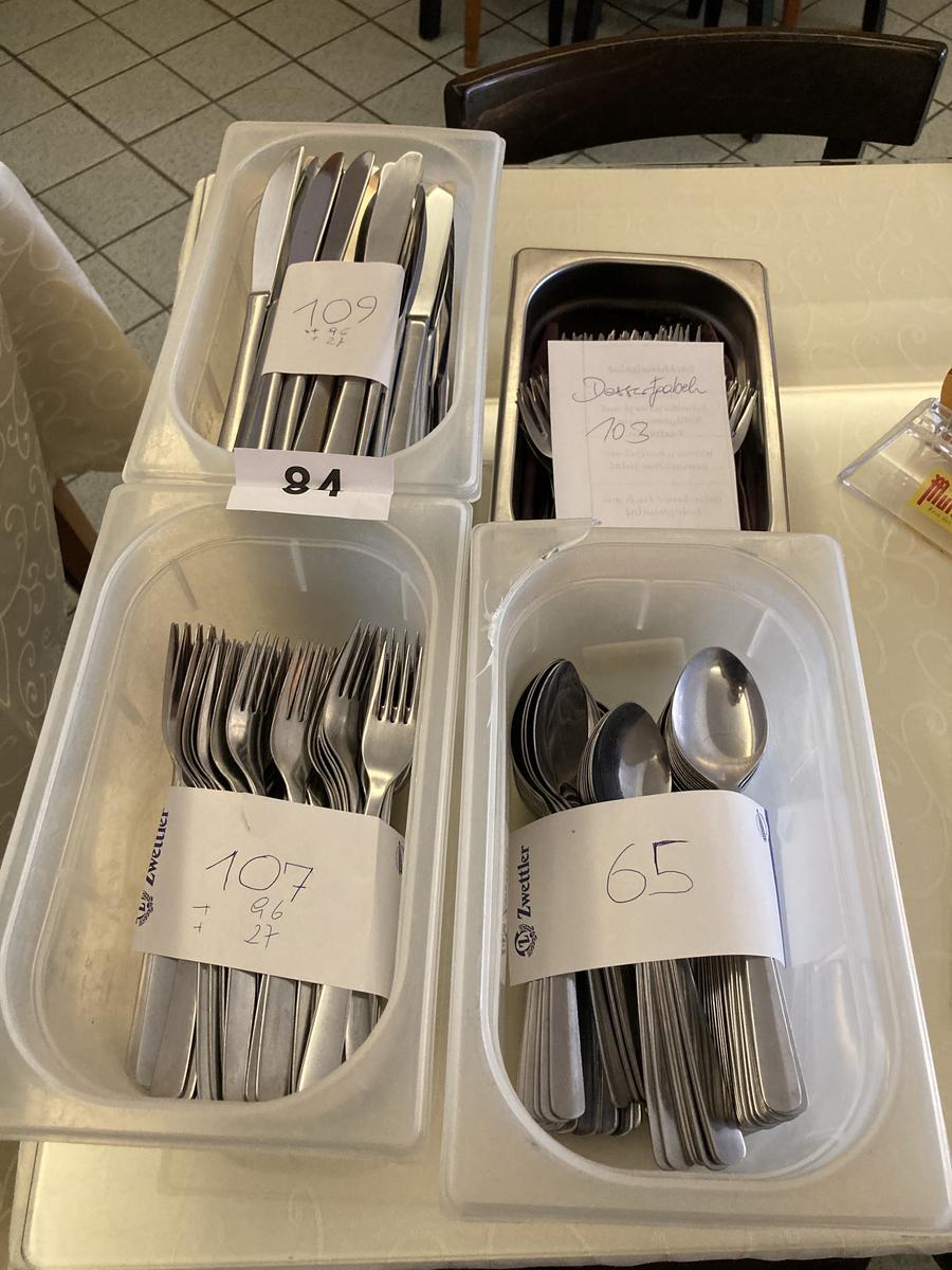 Gro&szlig;posten Besteck bestehend aus ca. 201 L&ouml;ffeln, ca.230 Gabeln, ca. 230 Messer und ca. 124 Dessertgabeln