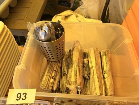 Gro�posten Besteck, bestehend aus verschienen Messern, Gabeln und Kaffeel�ffeln