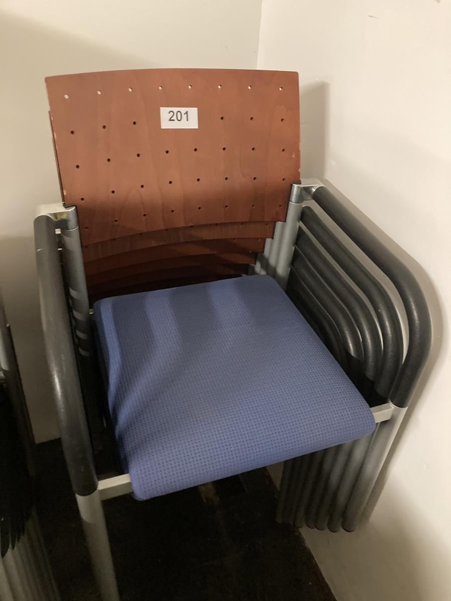 10 Stk. Besucherst&uuml;hle stapelbar mit Armlehne - Soffbezug blau?d=2026-07-28 22:01:04