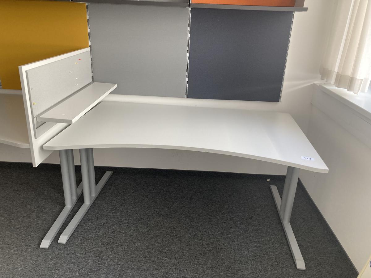 Schreibtisch ohne R&uuml;ckwand, geschwungen, Ma&szlig;e: ca. 160 x 85 x 100 cm?d=2026-07-28 22:01:24