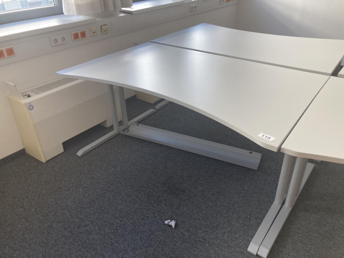 Schreibtisch ohne R&uuml;ckwand, geschwungen, Ma&szlig;e: ca. 160 x 85 x 100 cm?d=2026-07-28 20:52:57