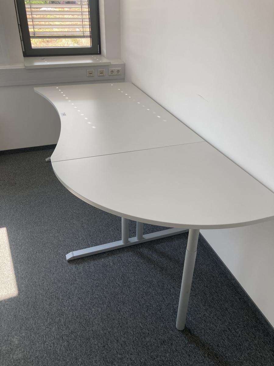 Schreibtisch ohne R&uuml;ckwand, geschwungen, Ma&szlig;e: ca. 160 x 85 x 100 cm?d=2026-07-28 22:01:02