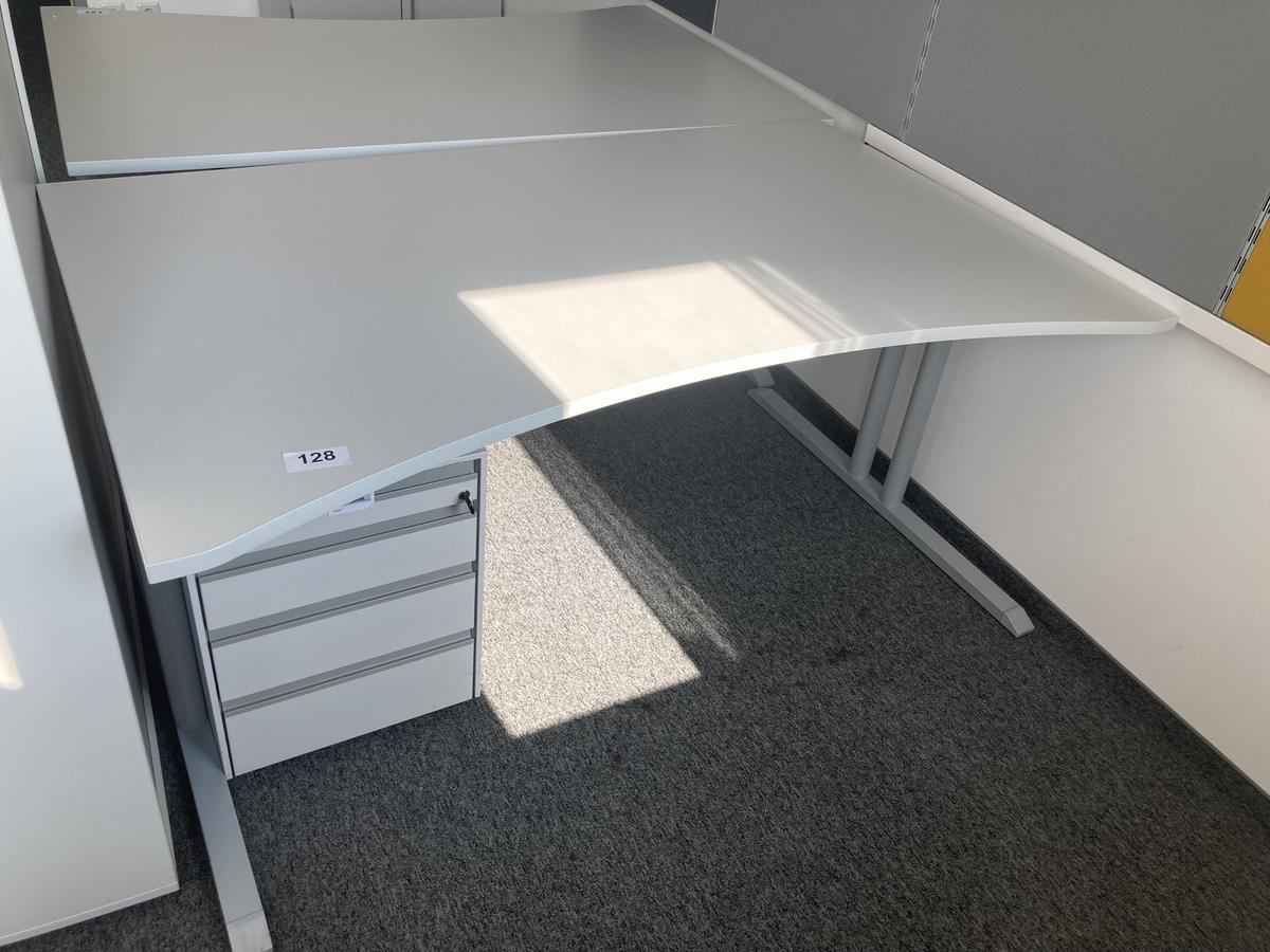 Schreibtisch ohne R&uuml;ckwand, geschwungen, Ma&szlig;e: ca. 170 x 85 x 100 cm?d=2026-07-28 22:01:01