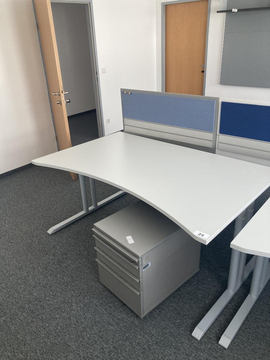 Schreibtisch ohne R&uuml;ckwand, geschwungen, Ma&szlig;e: ca. 160 x 85 x 100 cm?d=2026-07-28 19:40:03