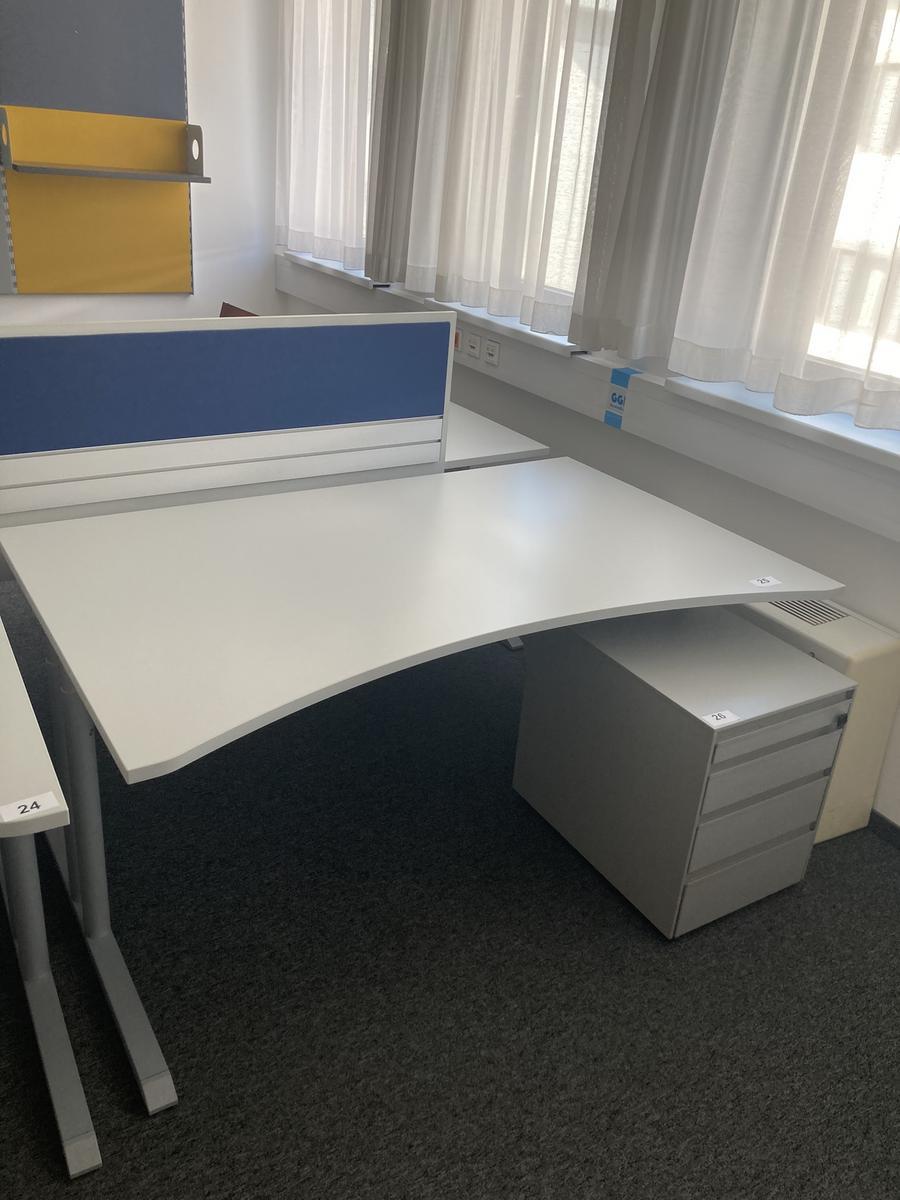 Schreibtisch ohne R&uuml;ckwand, geschwungen, Ma&szlig;e: ca. 160 x 85 x 100 cm?d=2026-07-28 18:39:25