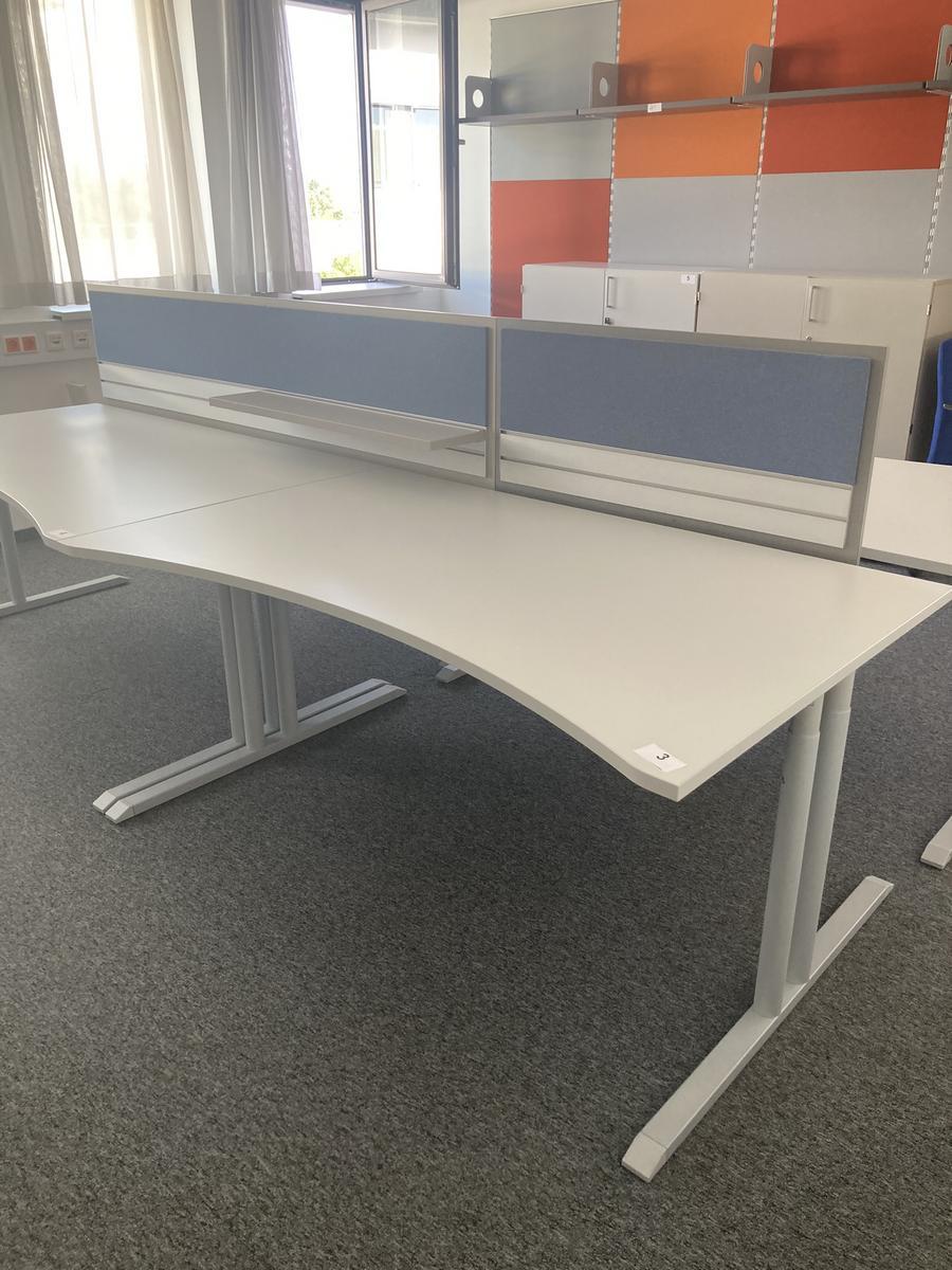 Schreibtisch ohne R&uuml;ckwand, geschwungen, Ma&szlig;e: ca. 160 x 85 x 100 cm?d=2026-07-28 18:38:52