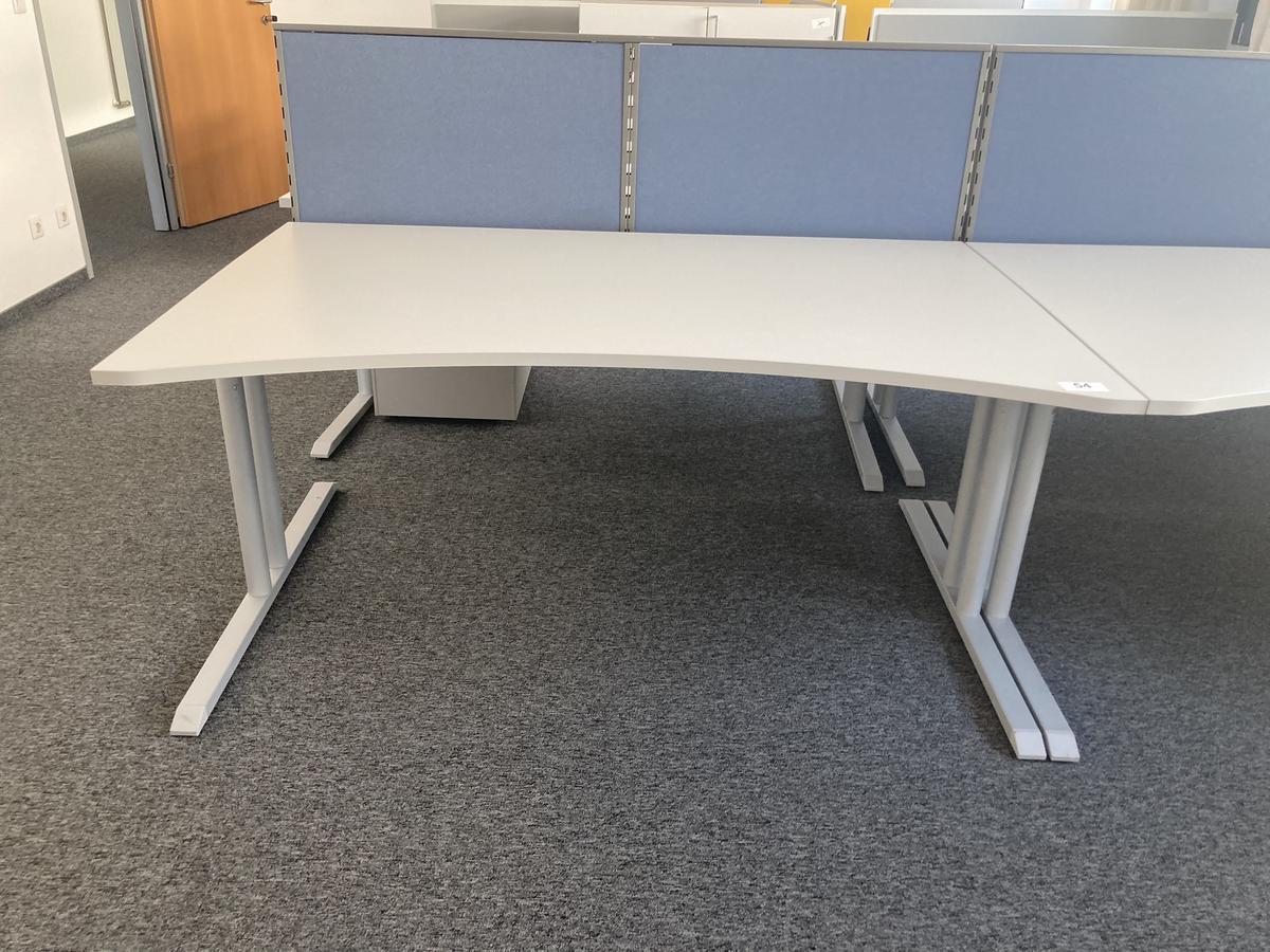 Schreibtisch mit R&uuml;ckwand, geschwungen, Ma&szlig;e: ca. 160 x 85 x 100 cm?d=2026-07-28 19:38:48