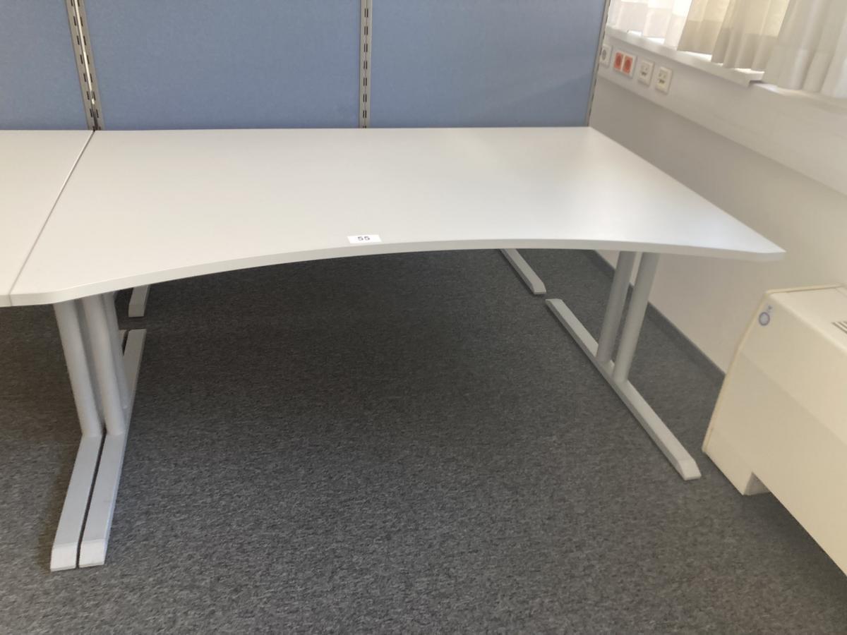Schreibtisch mit R&uuml;ckwand, geschwungen, Ma&szlig;e: ca. 160 x 85 x 100 cm?d=2026-07-28 19:38:06