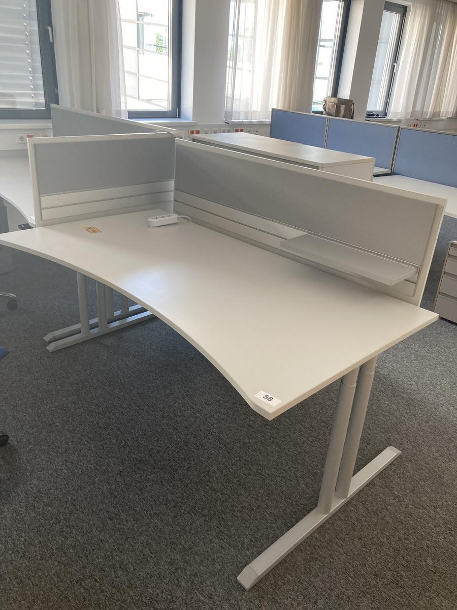 Schreibtisch mit R&uuml;ckwand, geschwungen, Ma&szlig;e: ca. 160 x 85 x 100 cm?d=2026-07-28 18:38:55