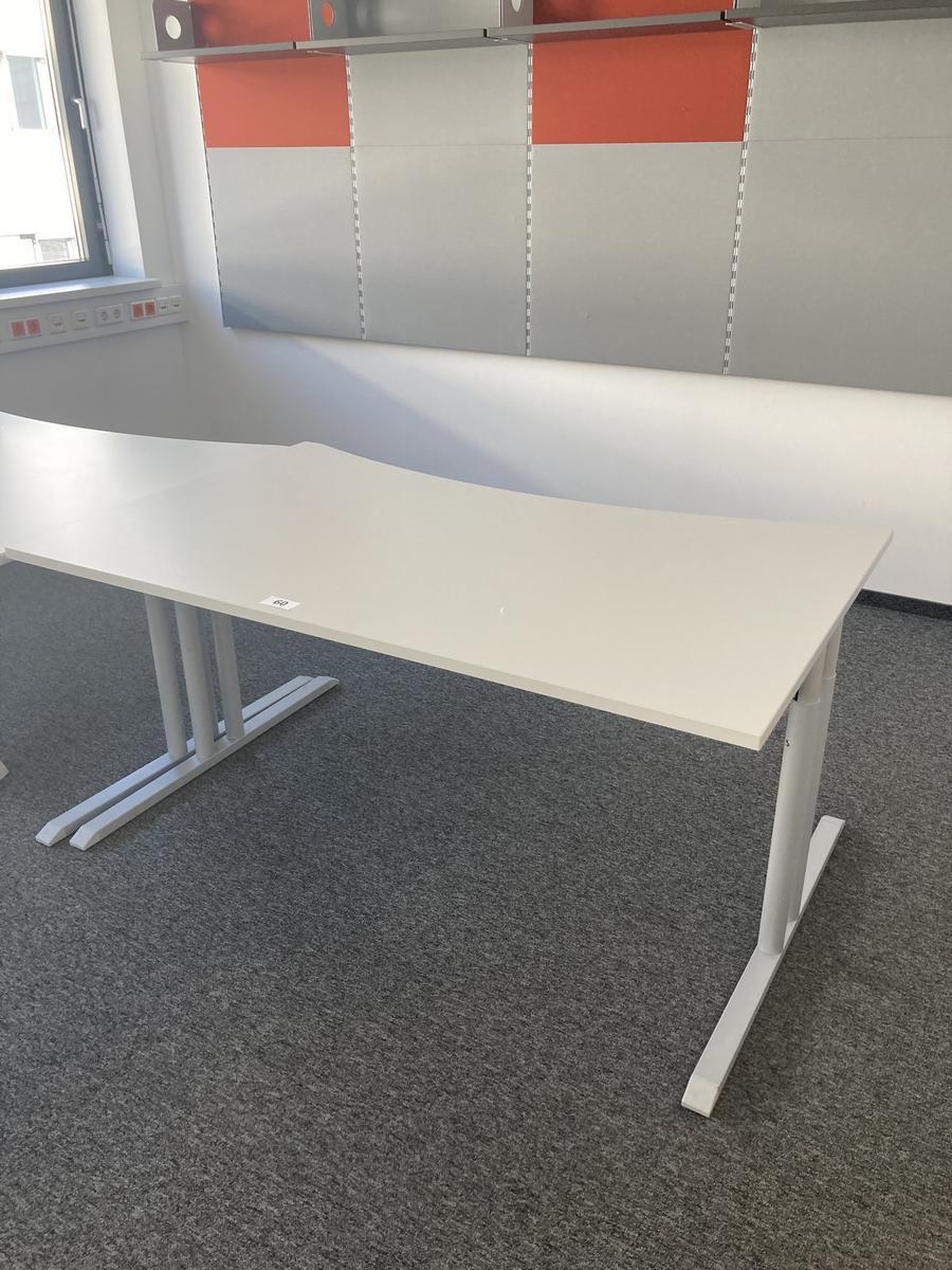 Schreibtisch ohne R&uuml;ckwand, geschwungen, Ma&szlig;e: ca. 160 x 85 x 100 cm?d=2026-07-28 22:02:04