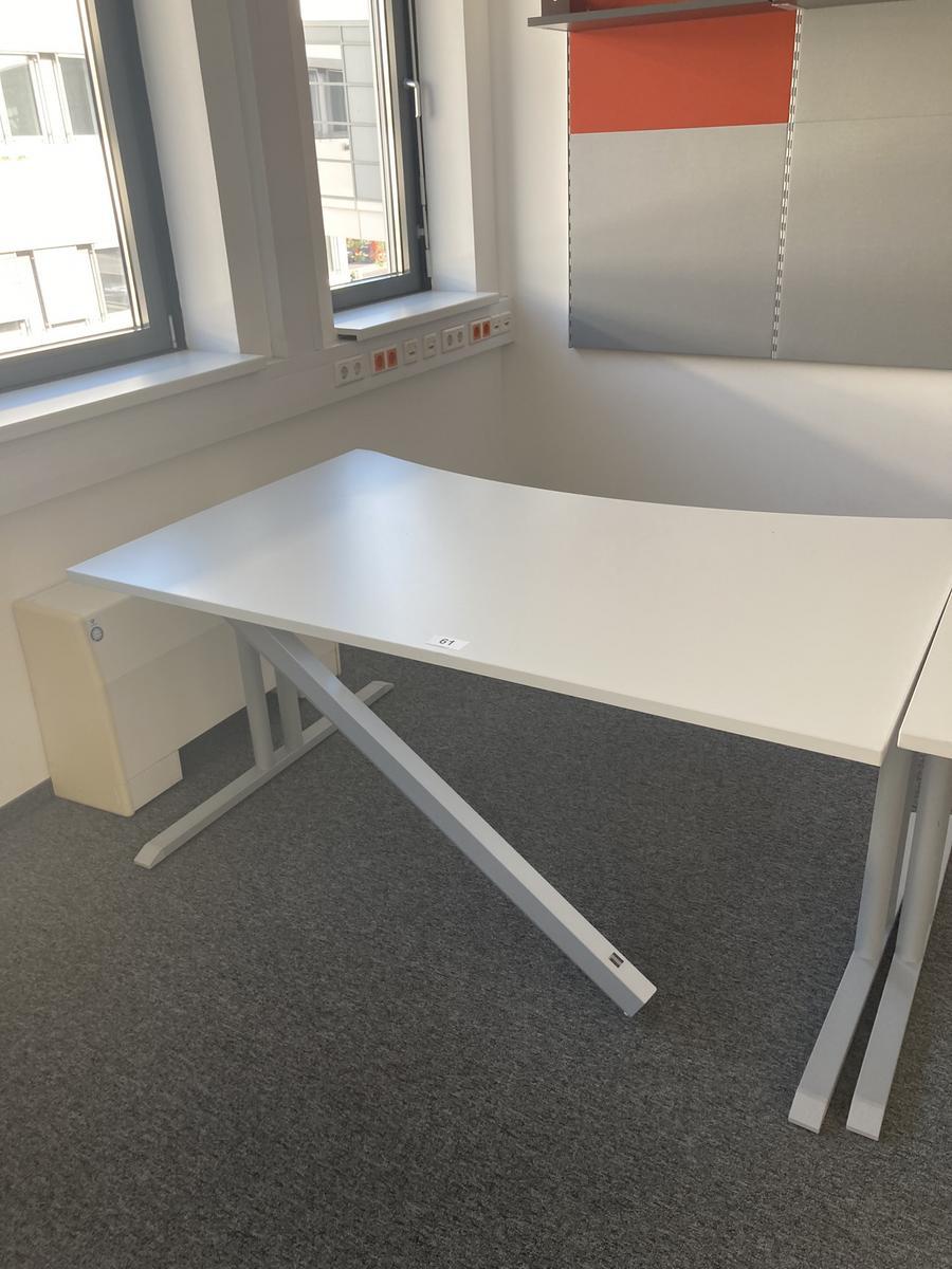 Schreibtisch ohne R&uuml;ckwand, geschwungen, Ma&szlig;e: ca. 160 x 85 x 100 cm?d=2026-07-28 18:39:32