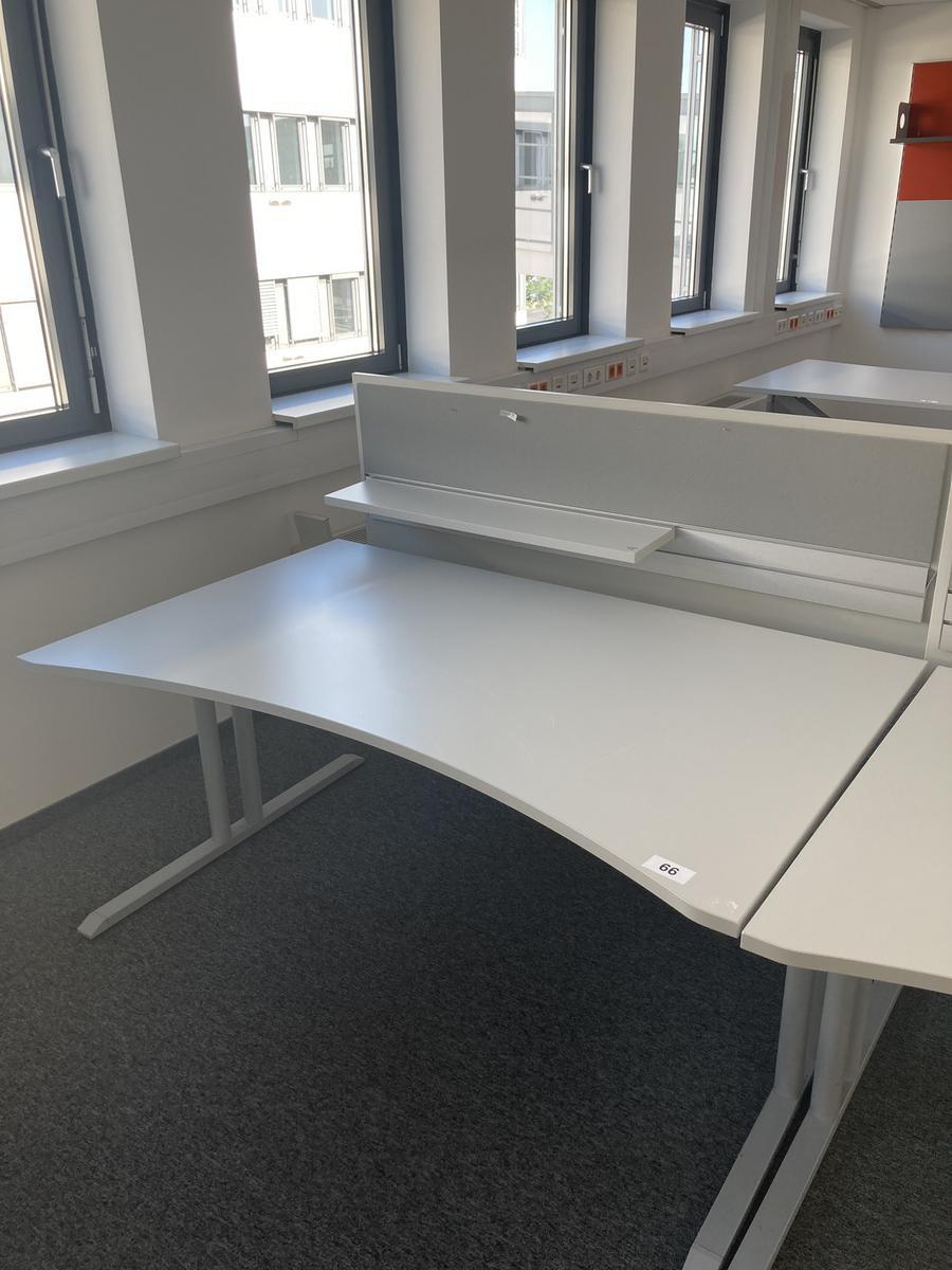 Schreibtisch ohne R&uuml;ckwand, geschwungen, Ma&szlig;e: ca. 160 x 85 x 100 cm?d=2026-07-28 22:56:25