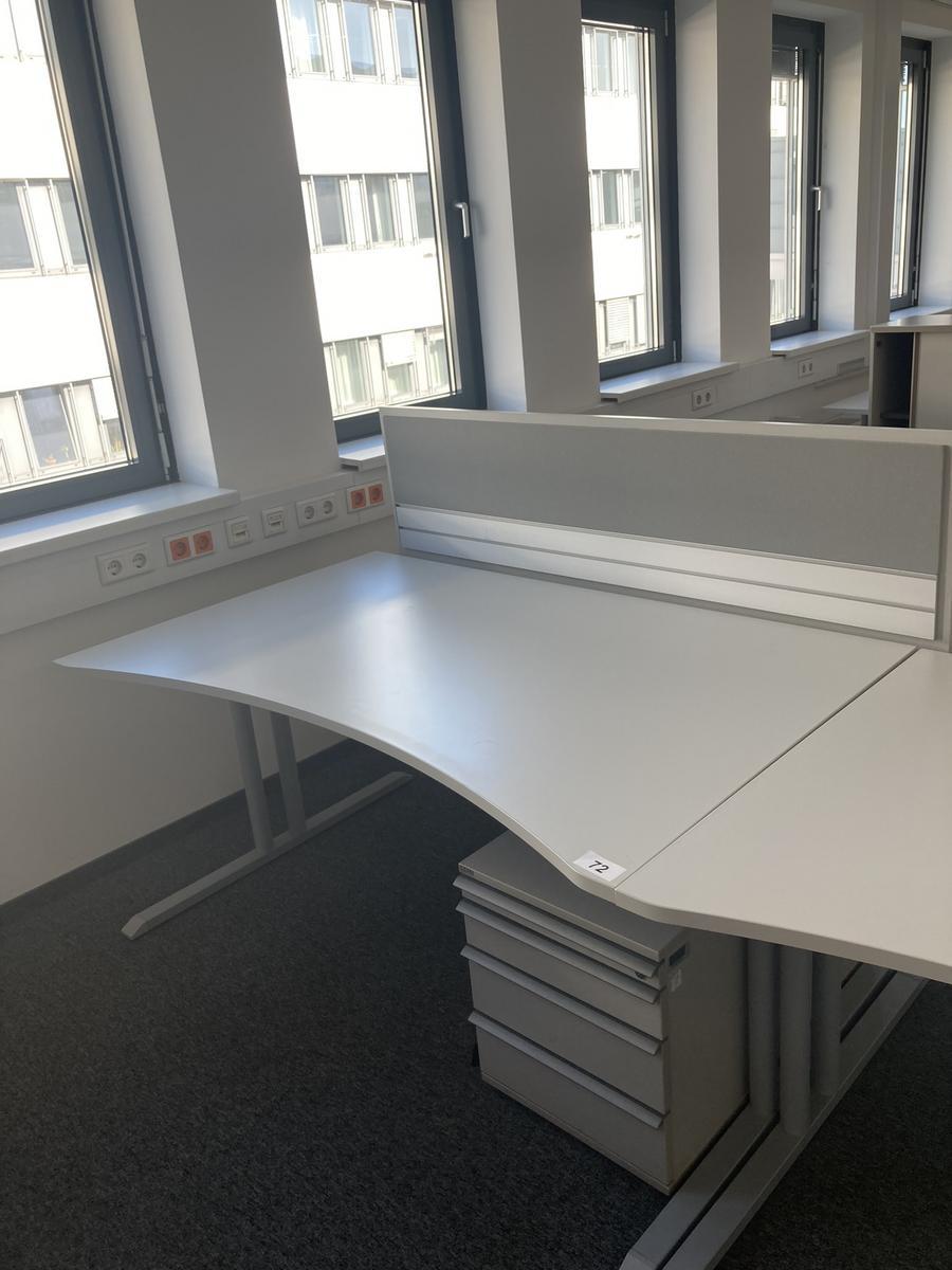 Schreibtisch ohne R&uuml;ckwand, geschwungen, Ma&szlig;e: ca. 160 x 85 x 100 cm?d=2026-07-28 19:39:29