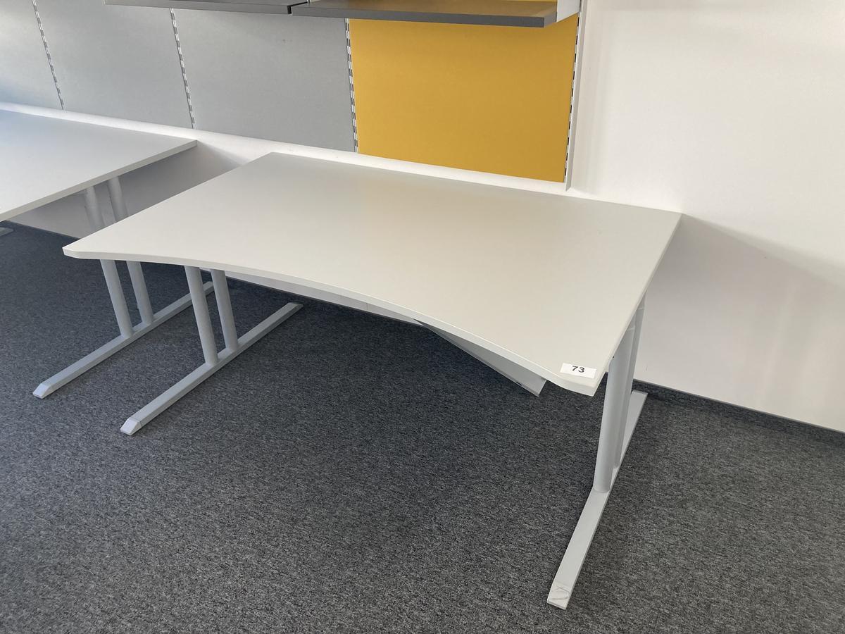 Schreibtisch ohne R&uuml;ckwand, geschwungen, Ma&szlig;e: ca. 160 x 85 x 100 cm?d=2026-07-28 19:41:09