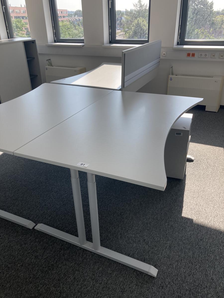 Schreibtisch ohne R&uuml;ckwand, geschwungen, Ma&szlig;e: ca. 160 x 85 x 100 cm?d=2026-07-28 19:39:41