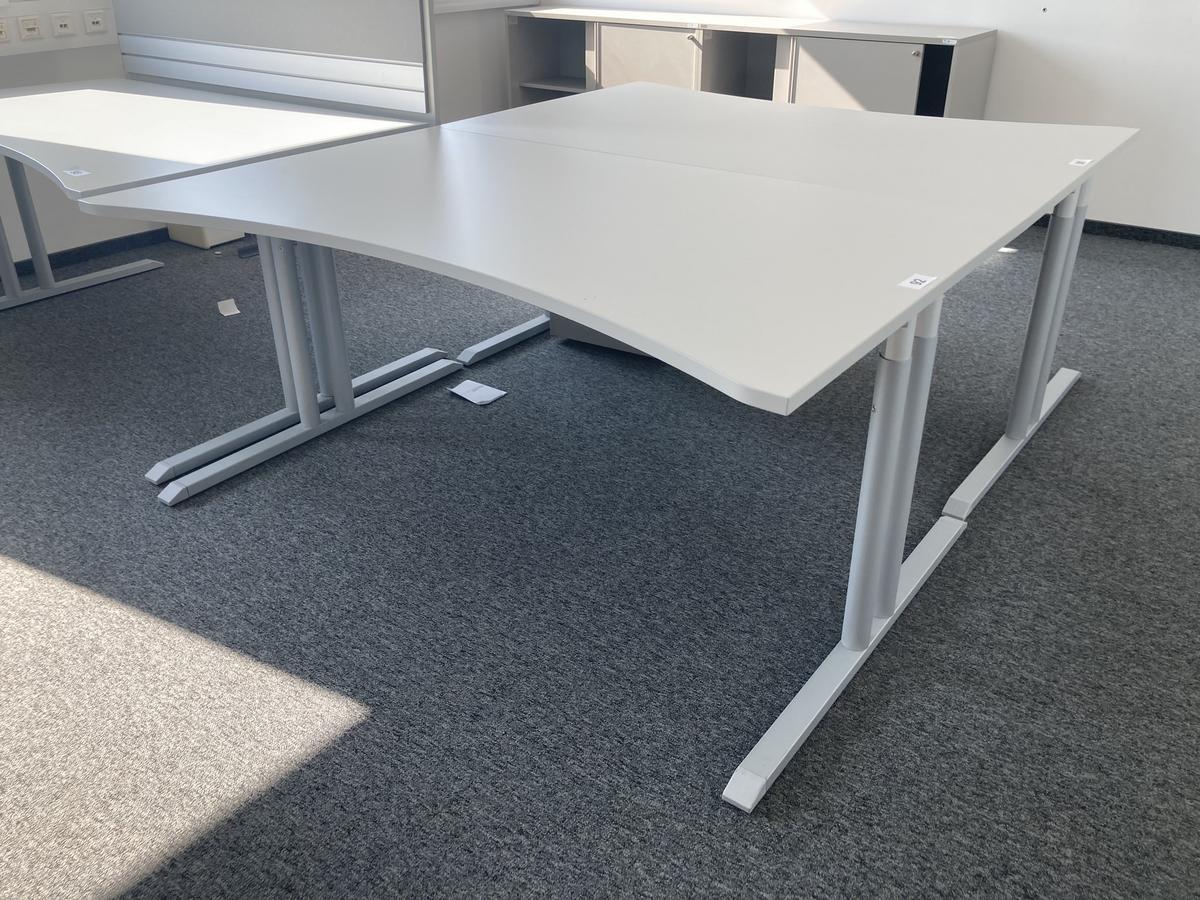 Schreibtisch ohne R&uuml;ckwand, geschwungen, Ma&szlig;e: ca. 160 x 85 x 100 cm?d=2026-07-28 22:01:20