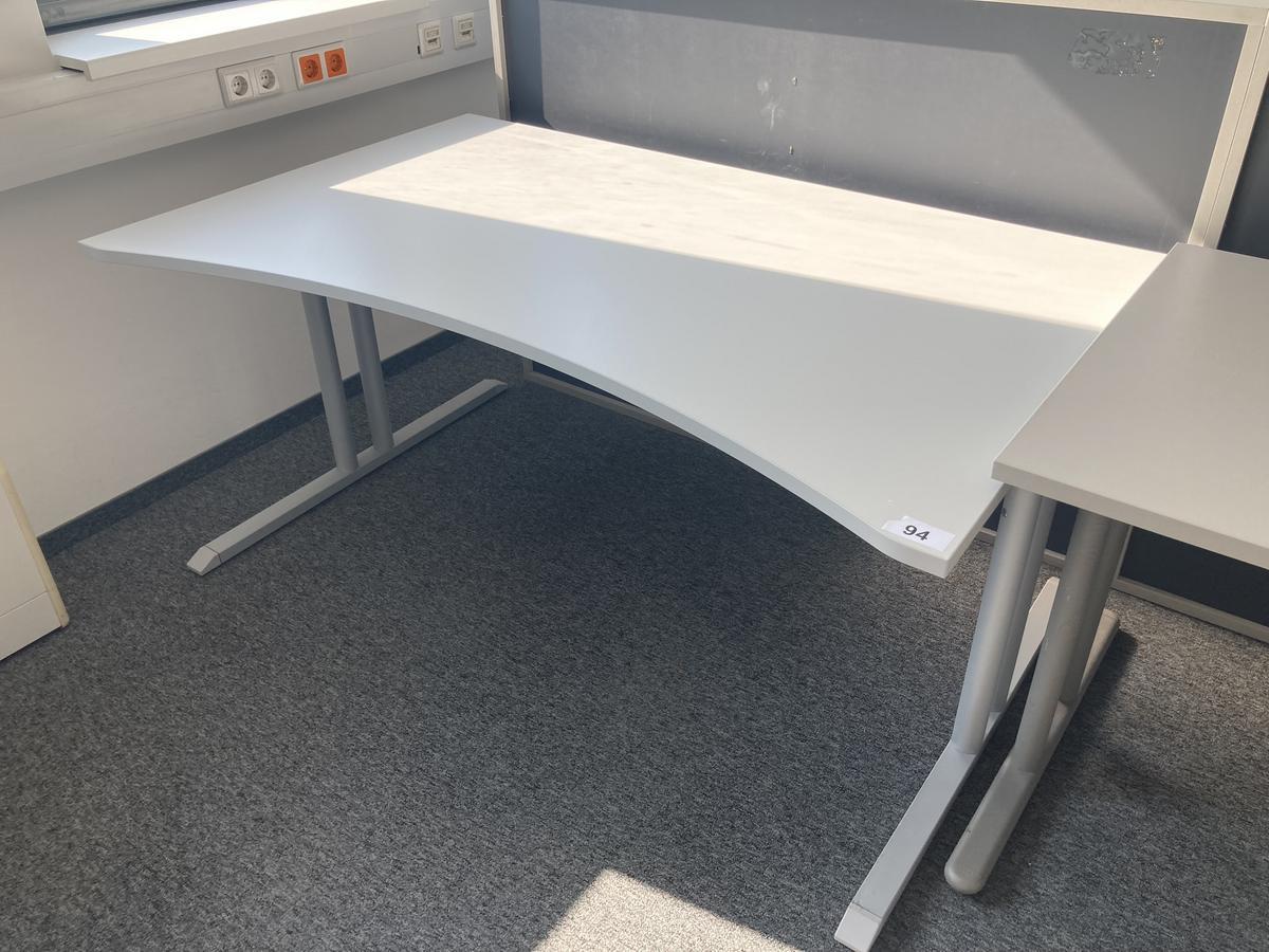 Schreibtisch ohne R&uuml;ckwand, geschwungen, Ma&szlig;e: ca. 160 x 85 x 100 cm?d=2026-07-28 19:39:14