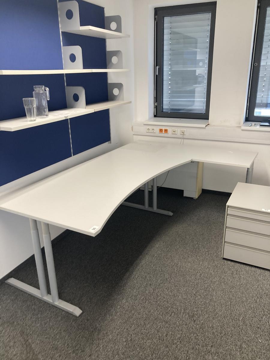 Schreibtisch ohne R&uuml;ckwand, geschwungen, Ma&szlig;e: ca. 160 x 85 x 100 cm?d=2026-07-28 20:52:57
