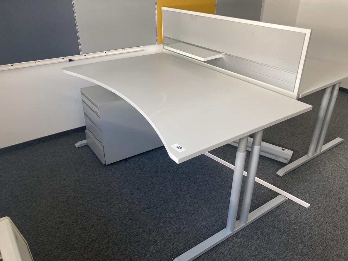 Schreibtisch ohne R&uuml;ckwand, geschwungen, Ma&szlig;e: ca. 160 x 85 x 100 cm?d=2026-07-28 19:39:54