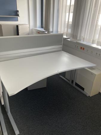 Schreibtisch ohne R�ckwand, geschwungen, Ma�e: ca. 160 x 85 x 100 cm
