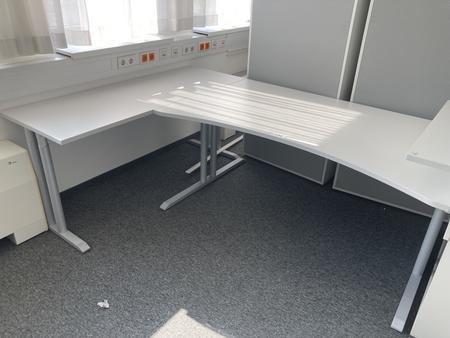 Schreibtisch ohne R�ckwand, geschwungen, mit Seitenwand, Ma�e: ca. 160 x 85 x 100 cm