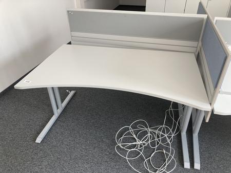 Schreibtisch ohne R�ckwand, geschwungen, mit Seitenwand, Ma�e: ca. 160 x 85 x 100 cm
