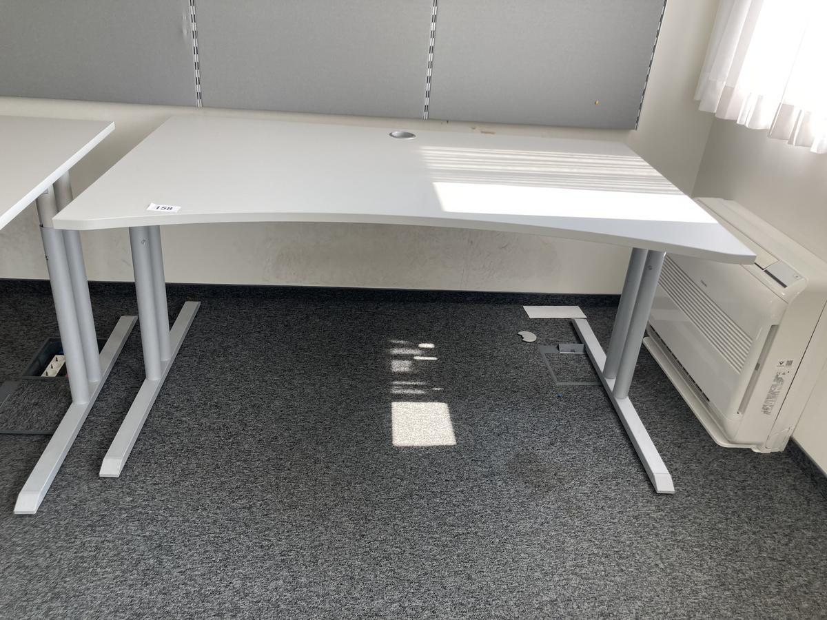 Schreibtisch ohne R&uuml;ckwand, geschwungen, Ma&szlig;e: ca. 160 x 85 x 100 cm?d=2026-07-28 19:39:12
