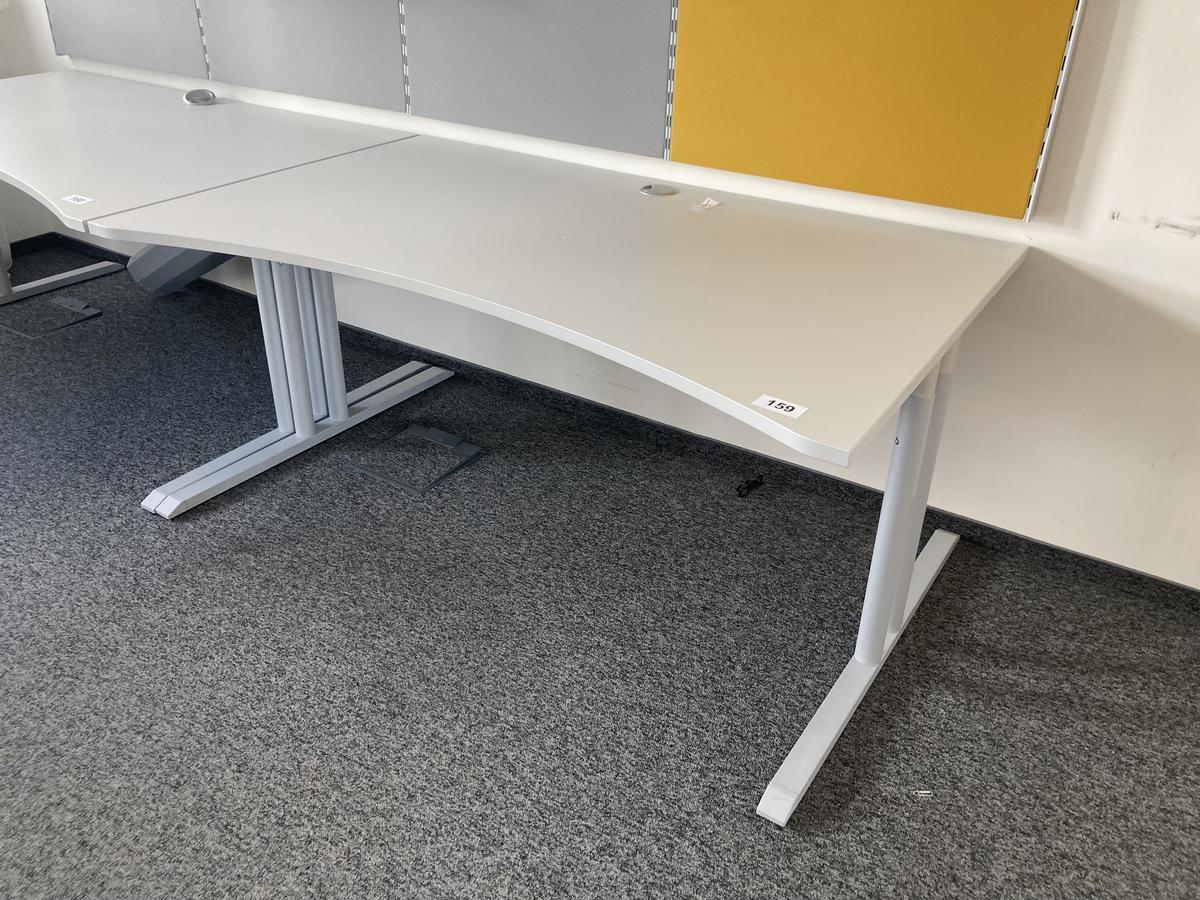 Schreibtisch ohne R&uuml;ckwand, geschwungen, Ma&szlig;e: ca. 160 x 85 x 100 cm?d=2026-07-28 22:57:06