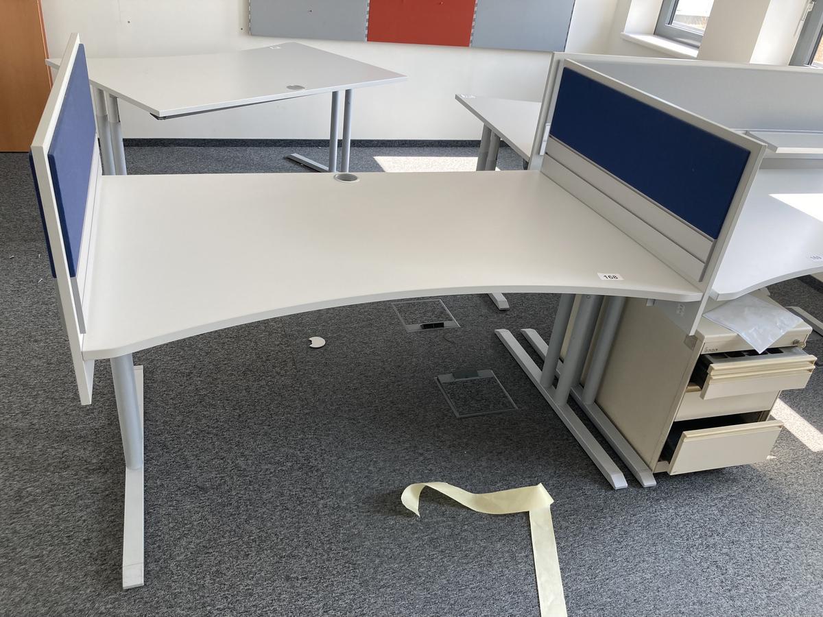 Schreibtisch ohne R&uuml;ckwand, geschwungen, mit zwei Seitenw&auml;nden, Ma&szlig;e: ca. 160 x 85 x 100 cm?d=2026-07-28 19:38:50