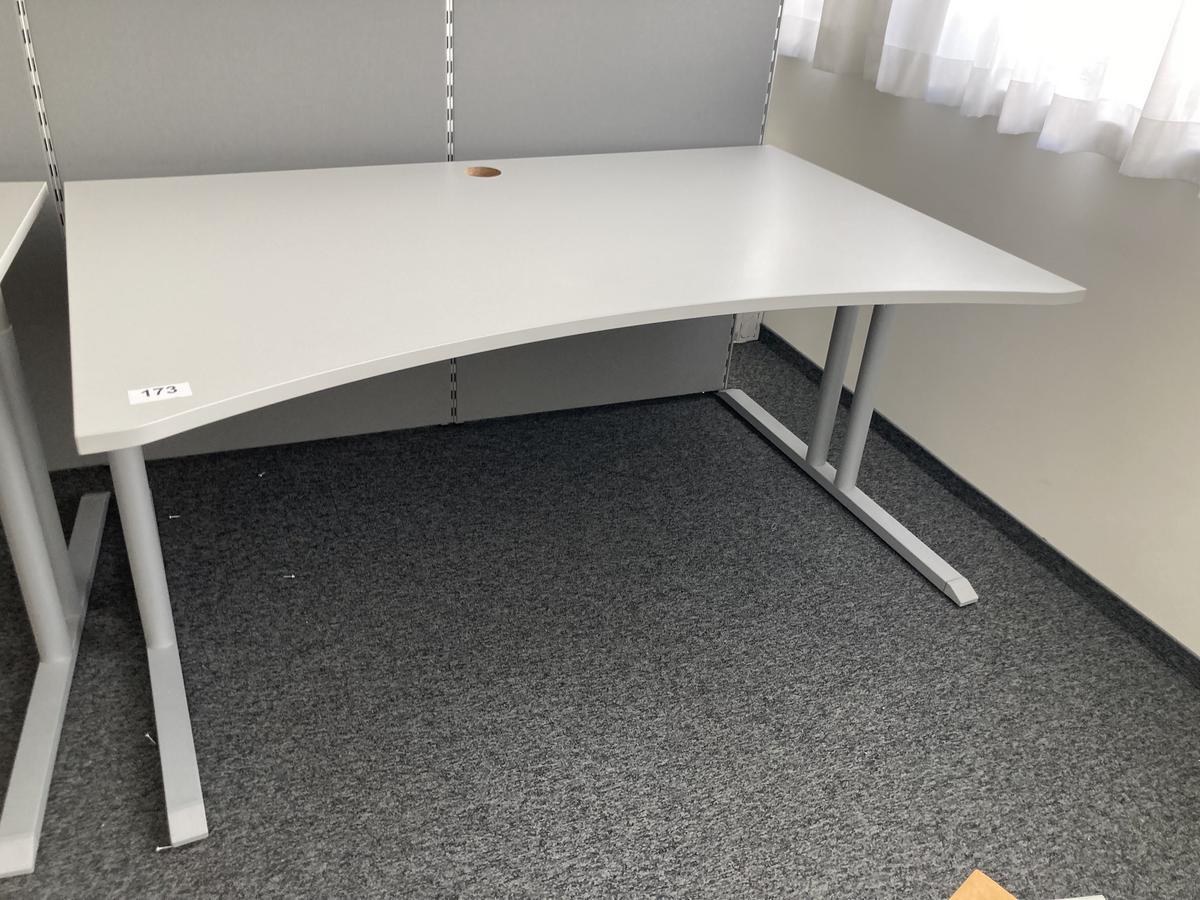 Schreibtisch ohne R&uuml;ckwand, geschwungen, Ma&szlig;e: ca. 160 x 85 x 100 cm?d=2026-07-28 18:38:38
