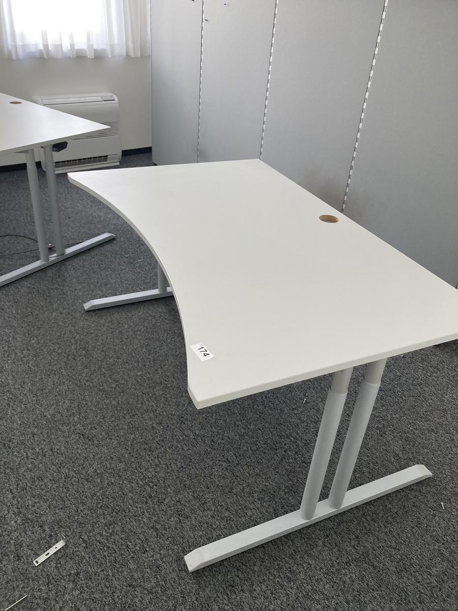Schreibtisch ohne R&uuml;ckwand, geschwungen, Ma&szlig;e: ca. 160 x 85 x 100 cm?d=2026-07-28 19:42:53