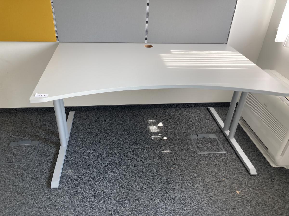 Schreibtisch ohne R&uuml;ckwand, geschwungen, Ma&szlig;e: ca. 160 x 85 x 100 cm?d=2026-07-28 18:38:56