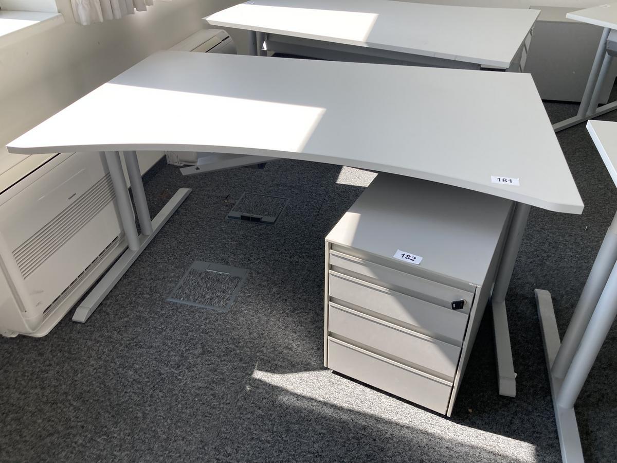 Schreibtisch ohne R&uuml;ckwand, geschwungen, Ma&szlig;e: ca. 160 x 85 x 100 cm?d=2026-07-28 19:39:12