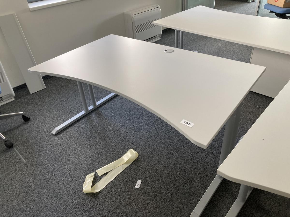 Schreibtisch ohne R&uuml;ckwand, geschwungen, Ma&szlig;e: ca. 160 x 85 x 100 cm?d=2026-07-28 18:37:50